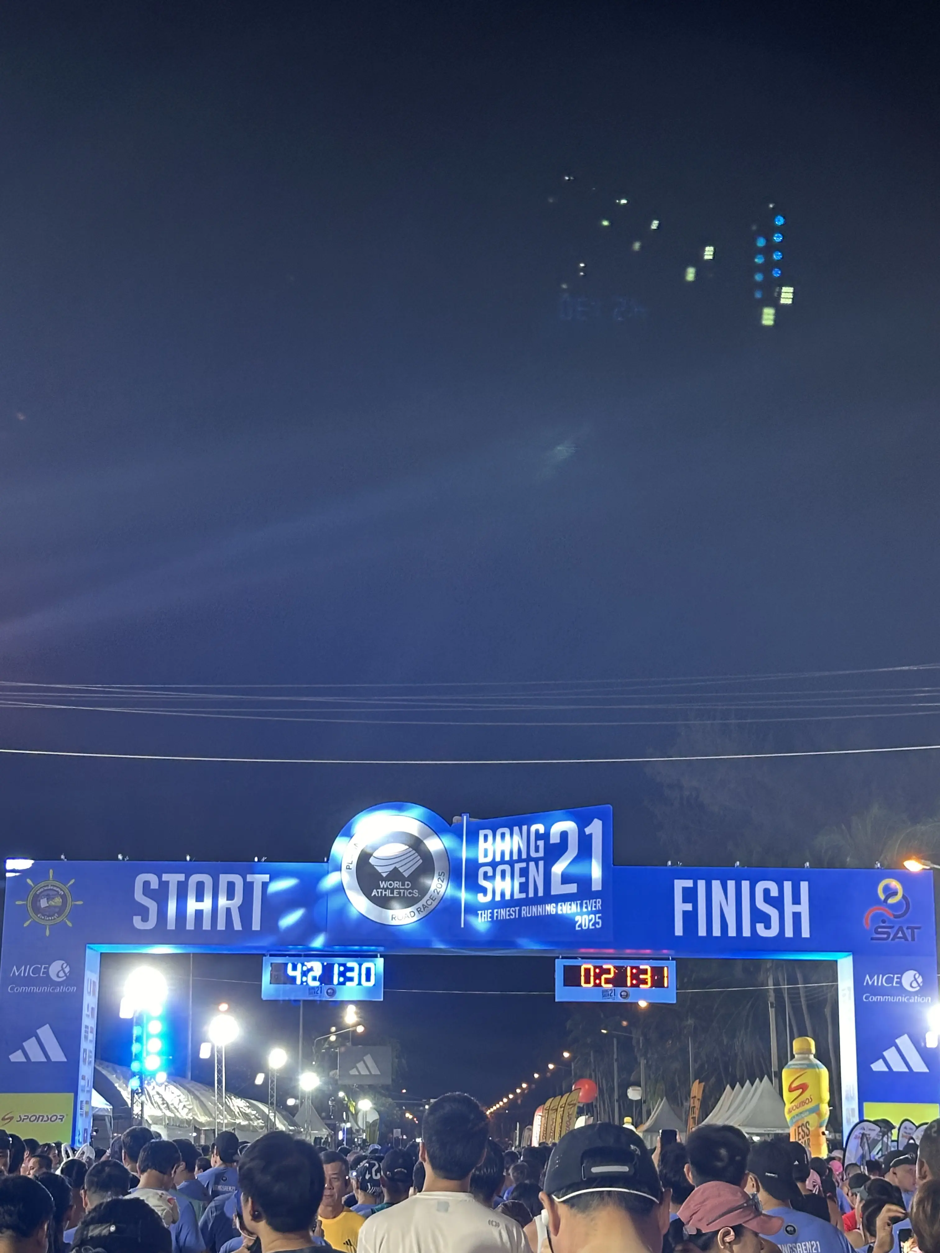 Crowded pit with entrance